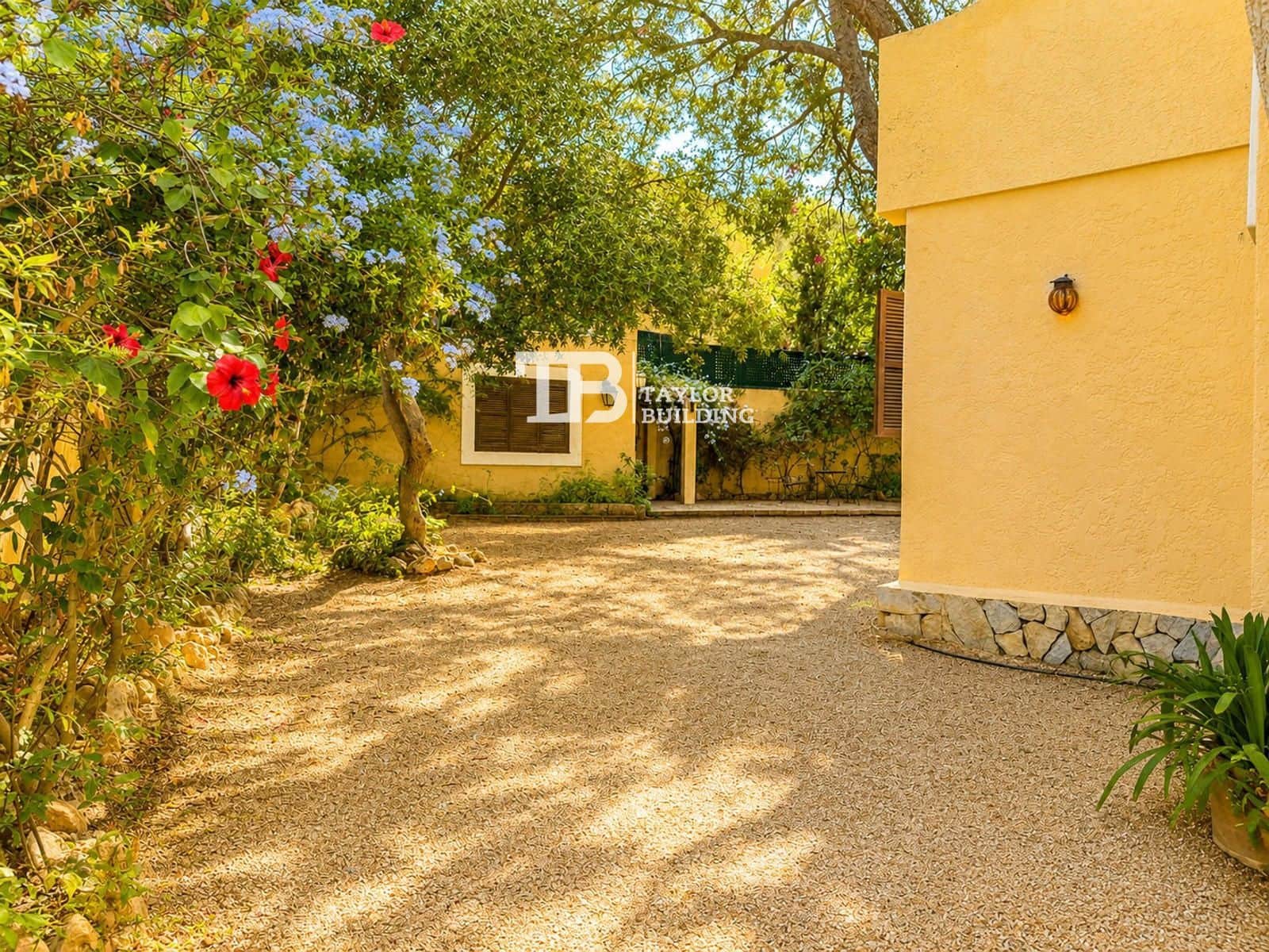 4 bedroom Villa for sale in Portals Nous with garage - € 2,500,000 (Ref: 10012600)