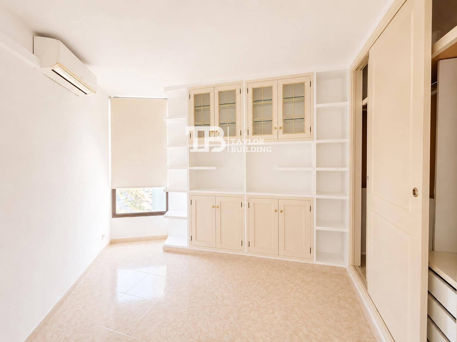 2 bedroom Flat for sale in Palma de Mallorca with pool - € 489,000 (Ref: 10031061)