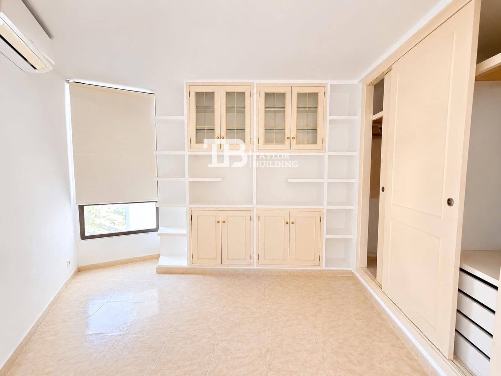 2 bedroom Flat for sale in Palma de Mallorca with pool - € 489,000 (Ref: 10031061)