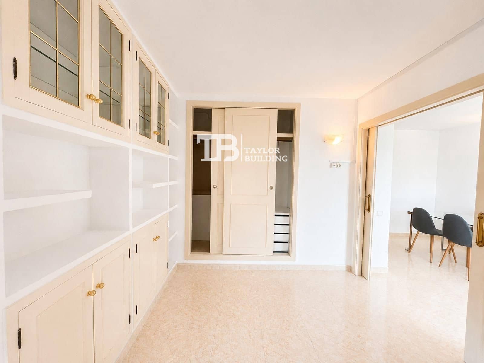 2 bedroom Flat for sale in Palma de Mallorca with pool - € 489,000 (Ref: 10031061)