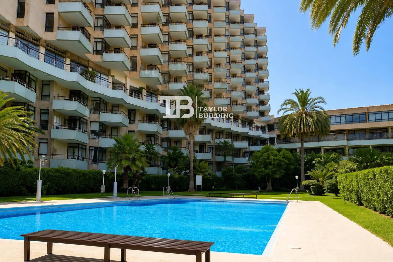 2 bedroom Flat for sale in Palma de Mallorca with pool - € 489,000 (Ref: 10031061)