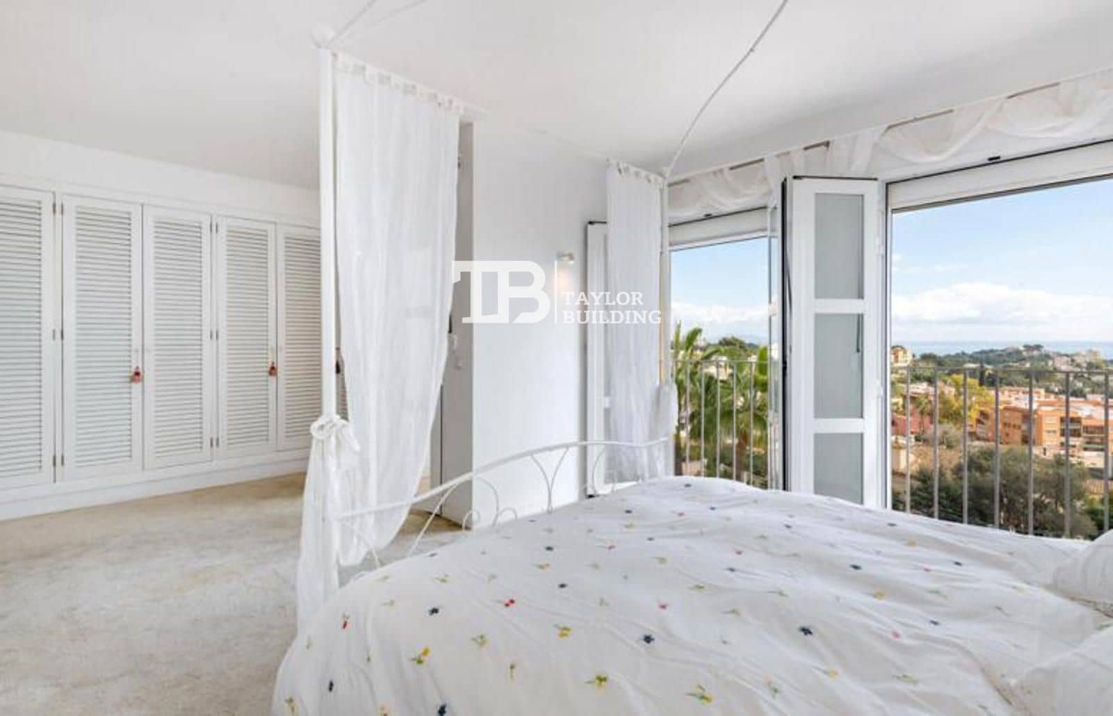 3 quarto Casa em Banda para venda em Genova com piscina garagem - 1 500 000 € (Ref: 10034795)
