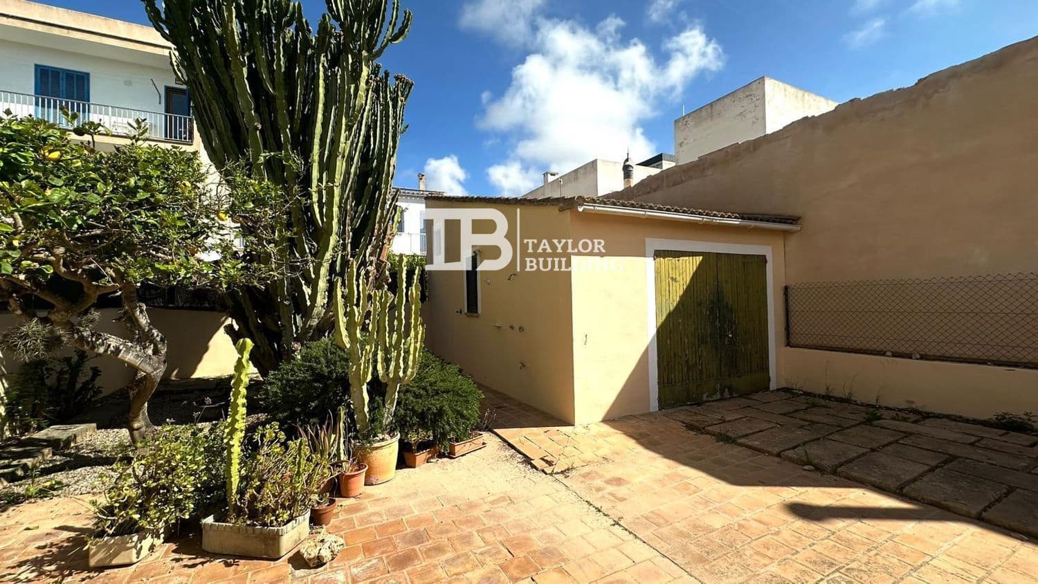2 bedroom Villa for sale in Llucmajor with garage - € 525,000 (Ref: 10046248)