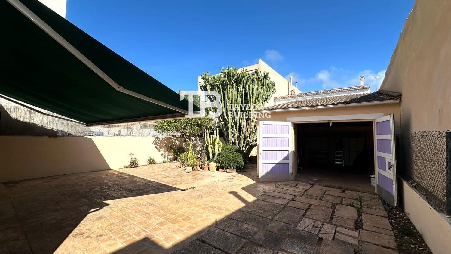 2 bedroom Villa for sale in Llucmajor with garage - € 525,000 (Ref: 10046248)