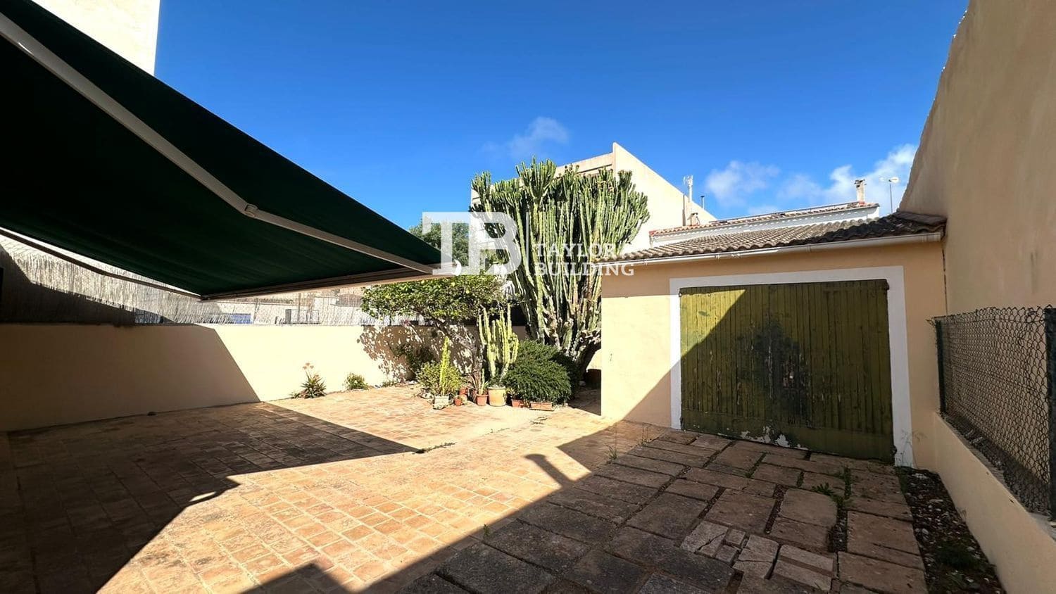 2 bedroom Villa for sale in Llucmajor with garage - € 525,000 (Ref: 10046248)