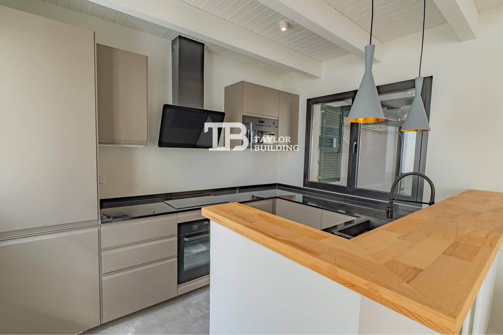 4 chambre Villa/Maison à vendre à Genova avec piscine garage - 1 299 000 € (Ref: 10112232)