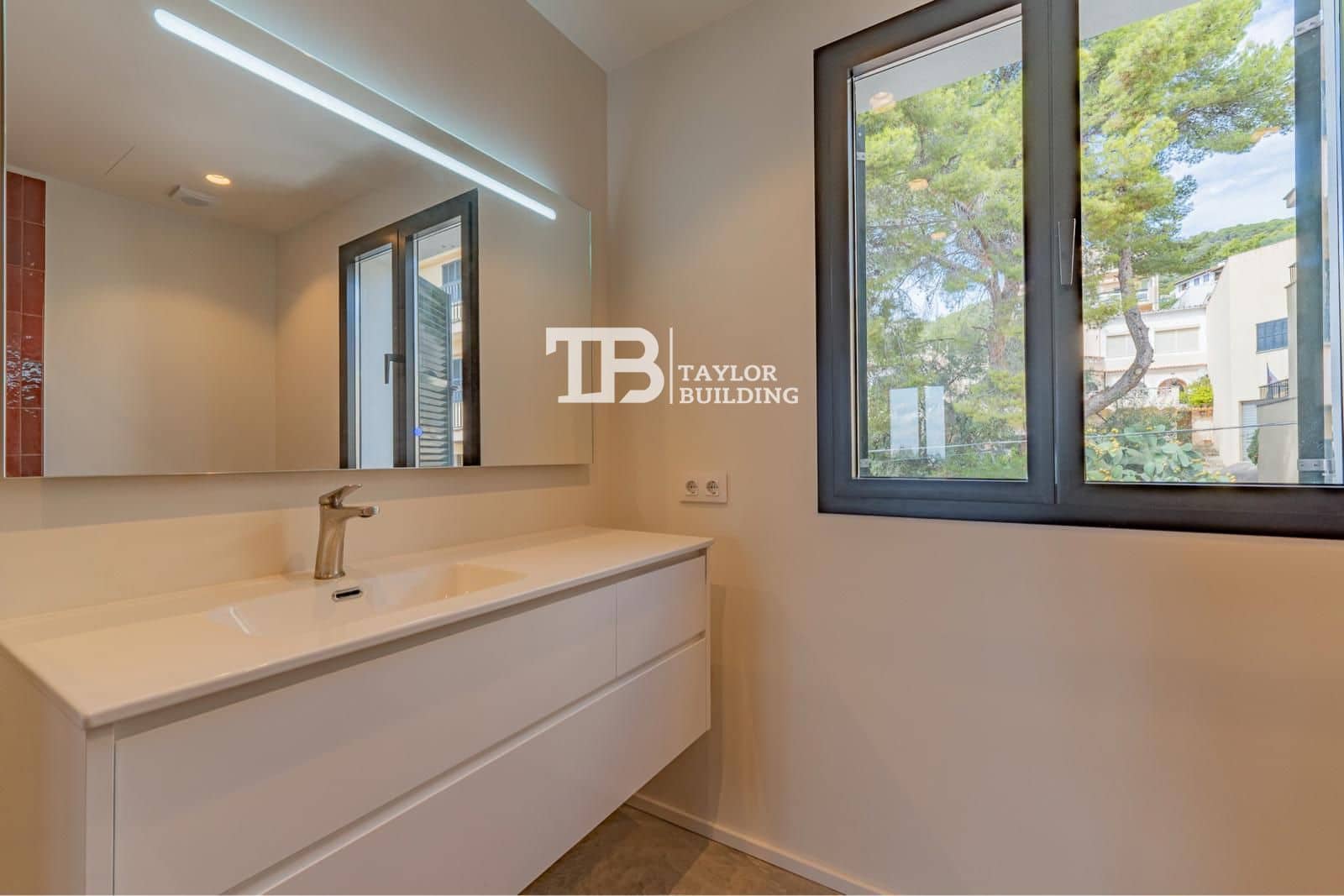 4 chambre Villa/Maison à vendre à Genova avec piscine garage - 1 299 000 € (Ref: 10112232)