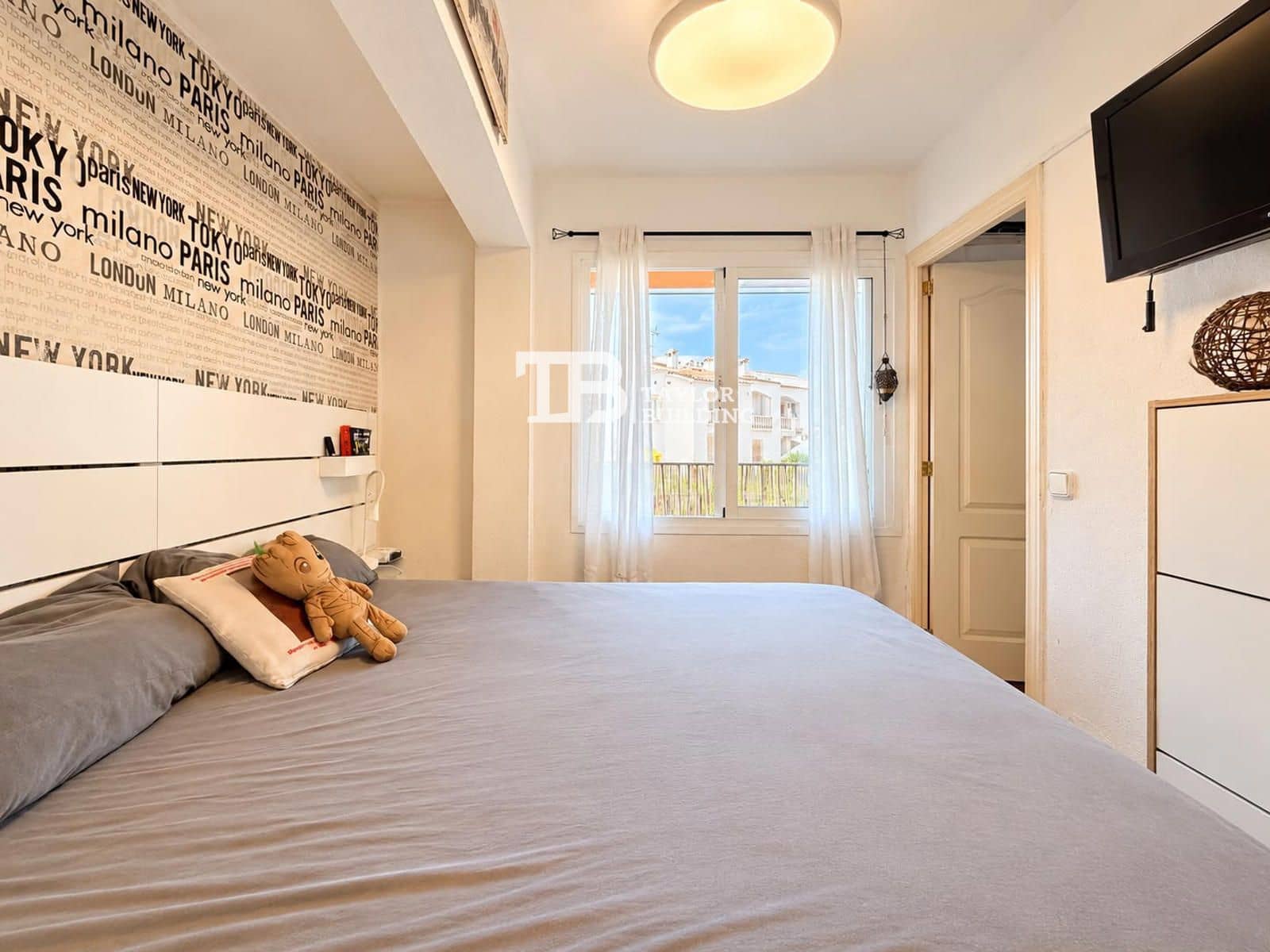 2 bedroom Flat for sale in Santa Ponsa with garage - € 350,000 (Ref: 10130556)