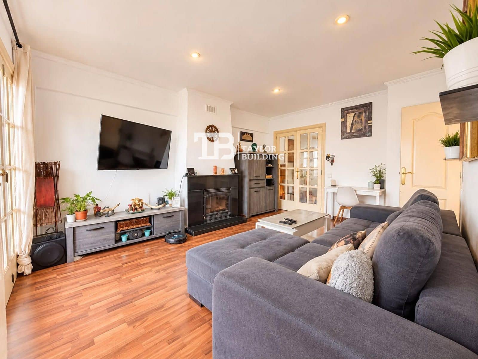 2 bedroom Flat for sale in Santa Ponsa with garage - € 350,000 (Ref: 10130556)