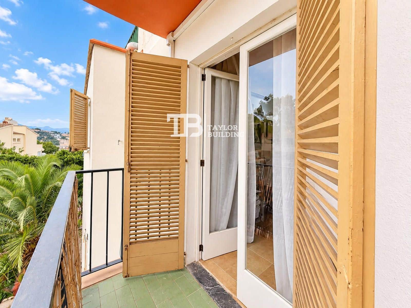 2 bedroom Flat for sale in Santa Ponsa with garage - € 350,000 (Ref: 10130556)