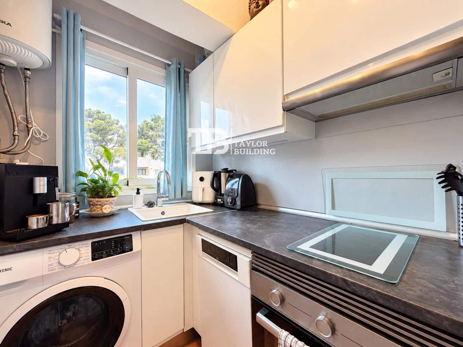 2 bedroom Flat for sale in Santa Ponsa with garage - € 350,000 (Ref: 10130556)