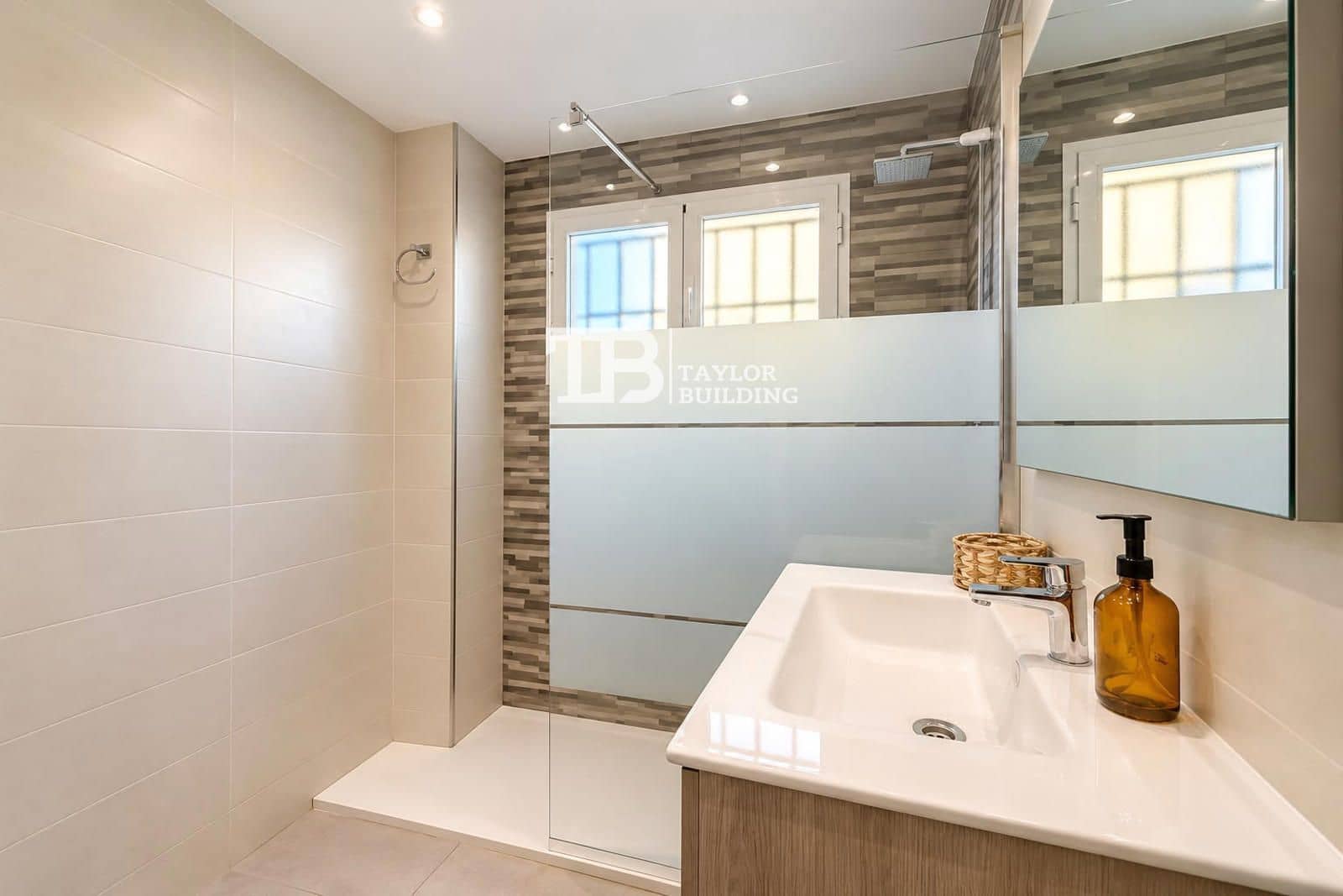 Piso de 2 habitaciones en Santa Ponsa en venta con piscina garaje - 445.000 € (Ref: 10147498)