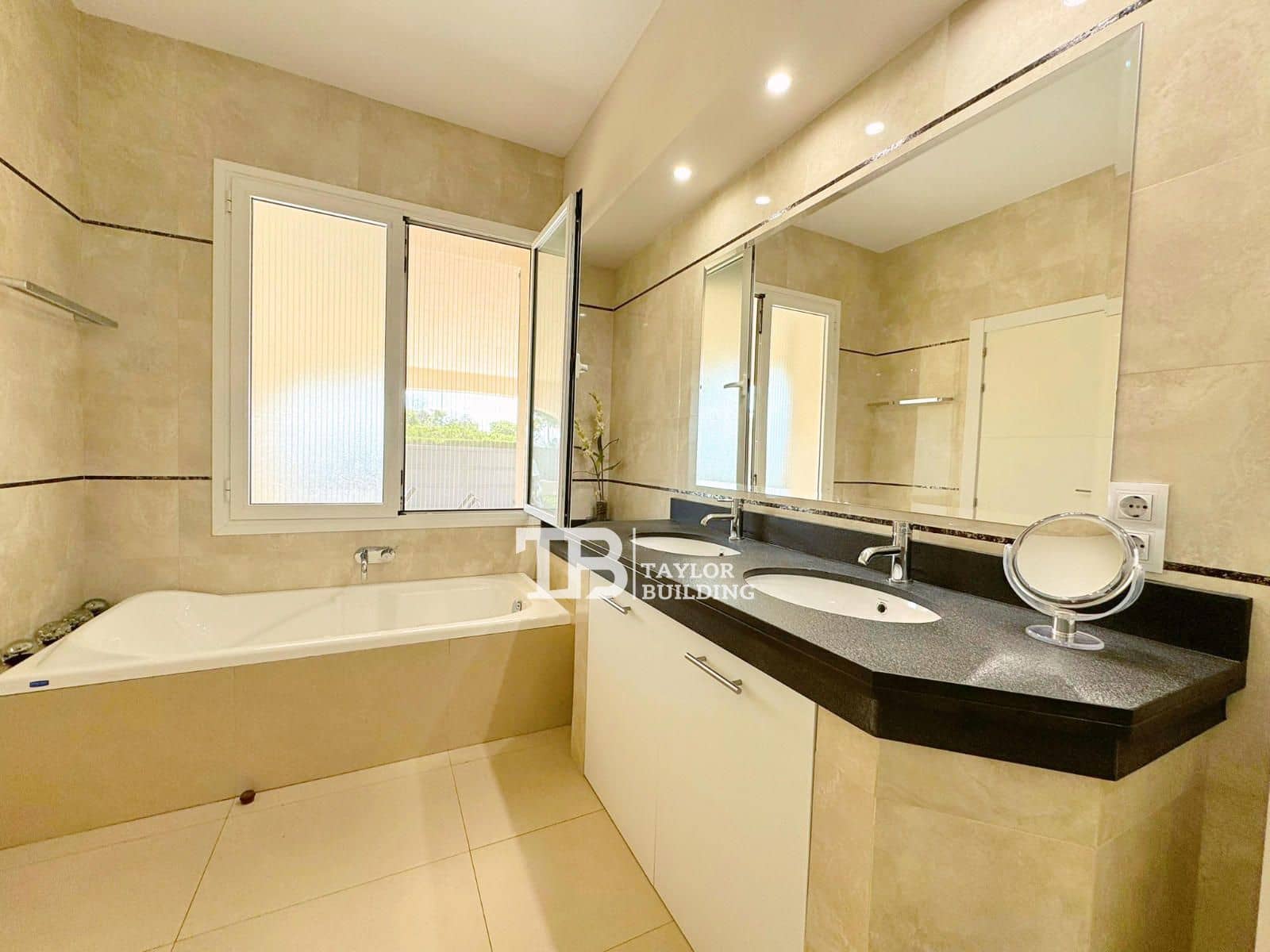 4 soverom Villa til salgs i El Toro / Port Adriano med svømmebasseng garasje - € 1 895 000 (Ref: 8338348)