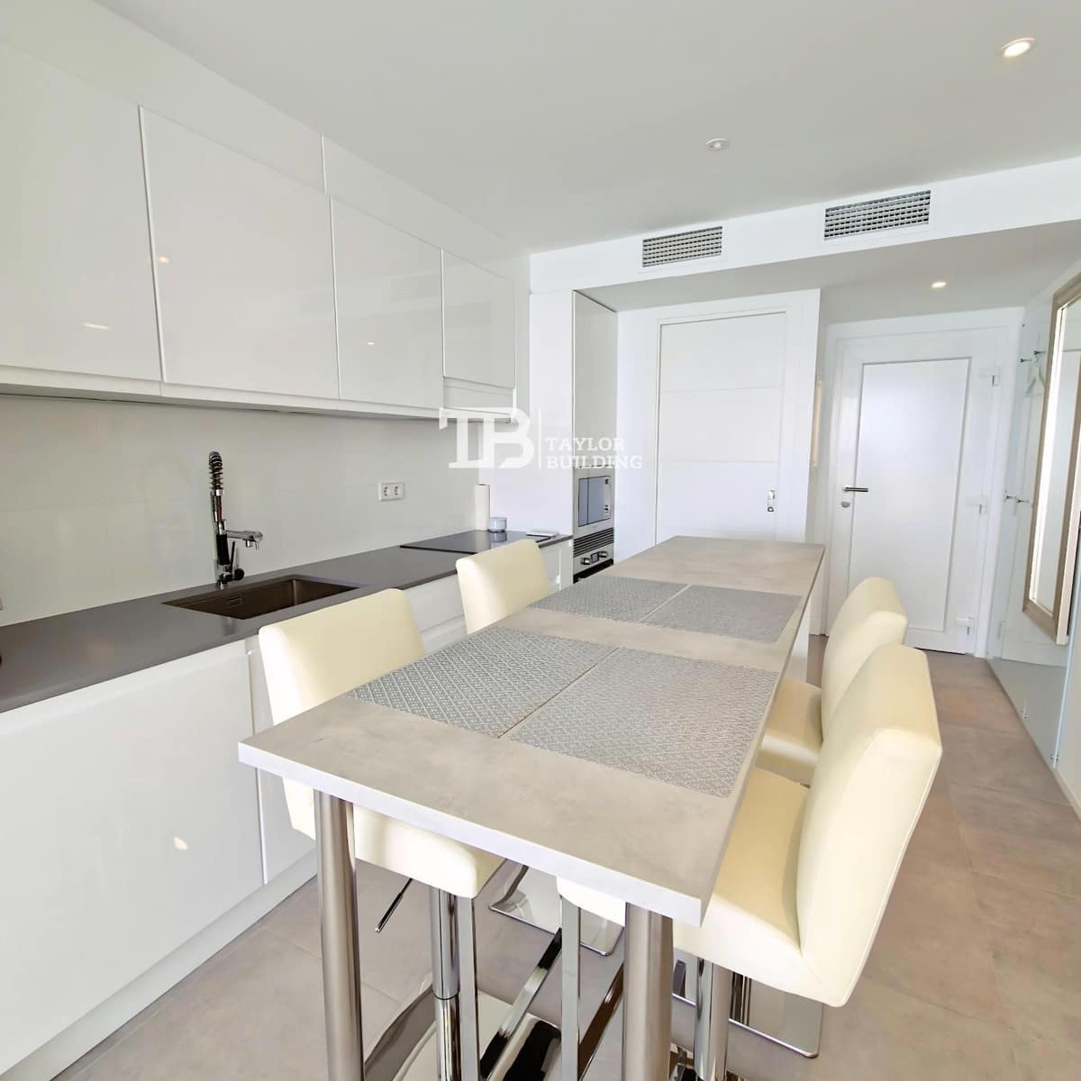 2 soverom Leilighet til salgs i El Toro / Port Adriano - € 520 000 (Ref: 8607872)