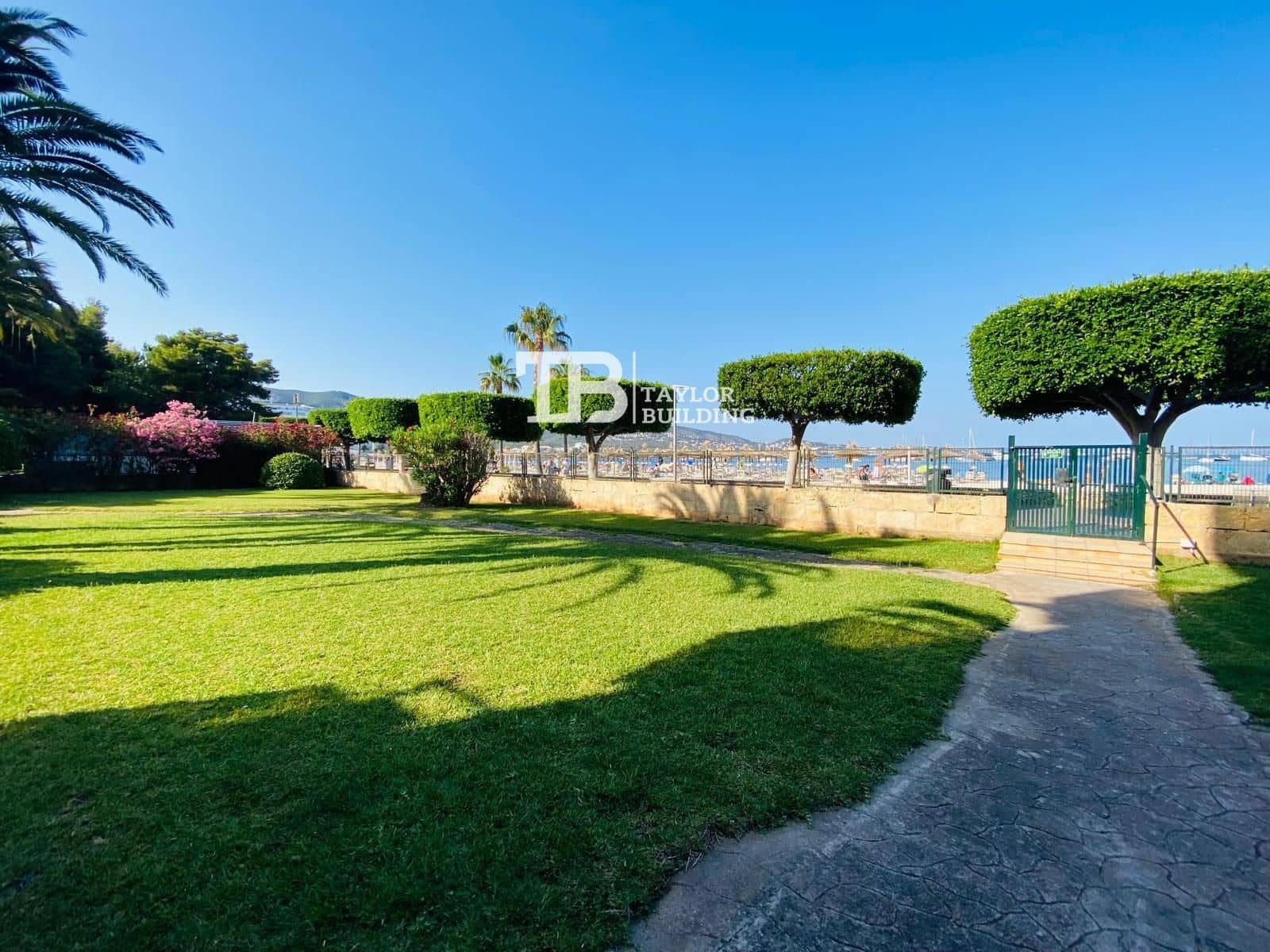 2 soveværelse Penthouse til salg i Palmanova med garage - € 645.000 (Ref: 9084625)