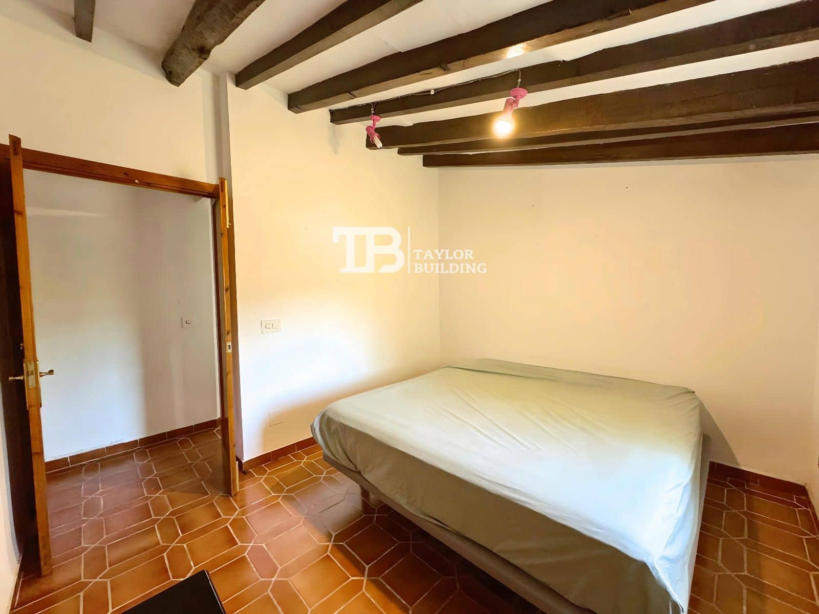 8 soverom Villa til salgs i Establiments med garasje - € 1 399 990 (Ref: 9108096)