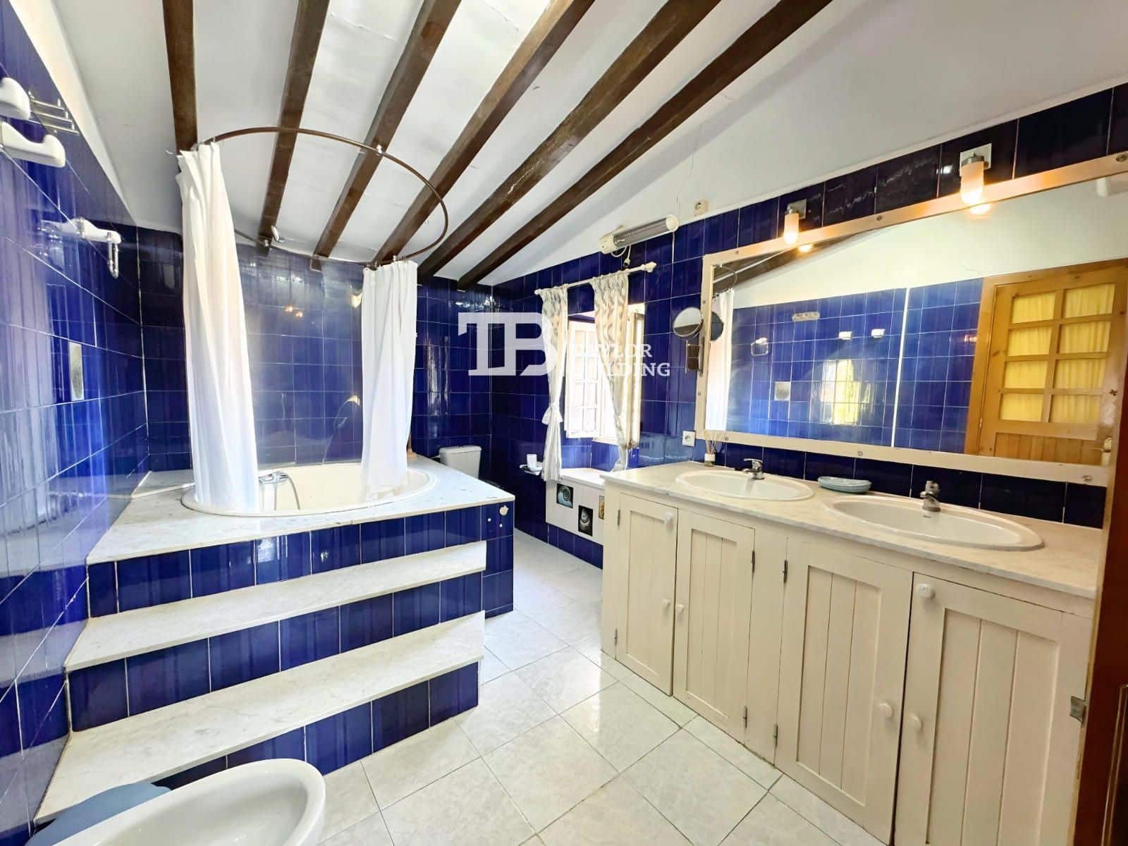 8 soverom Villa til salgs i Establiments med garasje - € 1 399 990 (Ref: 9108096)