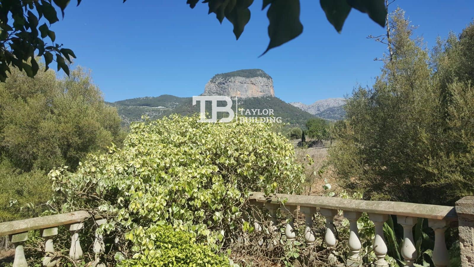 5 soveværelse Villa til salg i Alaro med swimmingpool garage - € 2.800.000 (Ref: 9210537)