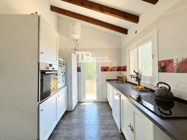 4 soverom Villa til salgs i Llucmajor med svømmebasseng garasje - € 660 000 (Ref: 9254070)