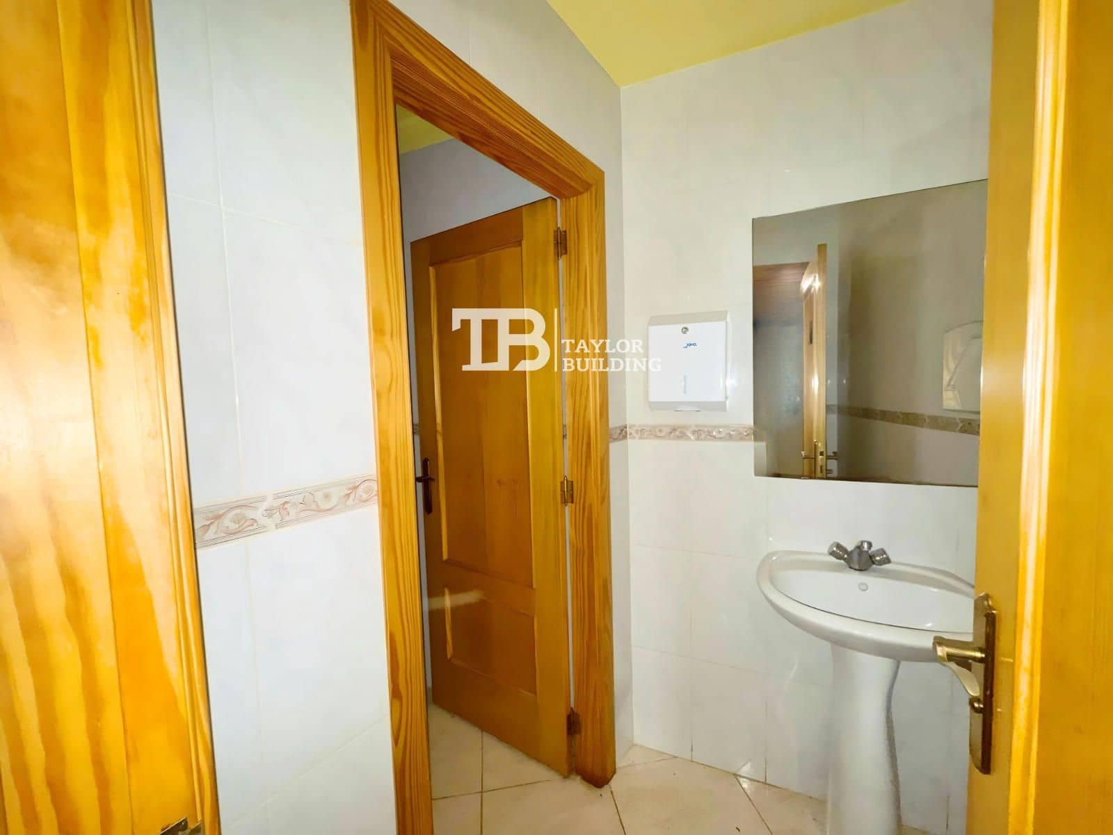 Erhverv til salg i Andratx med garage - € 300.000 (Ref: 9345344)