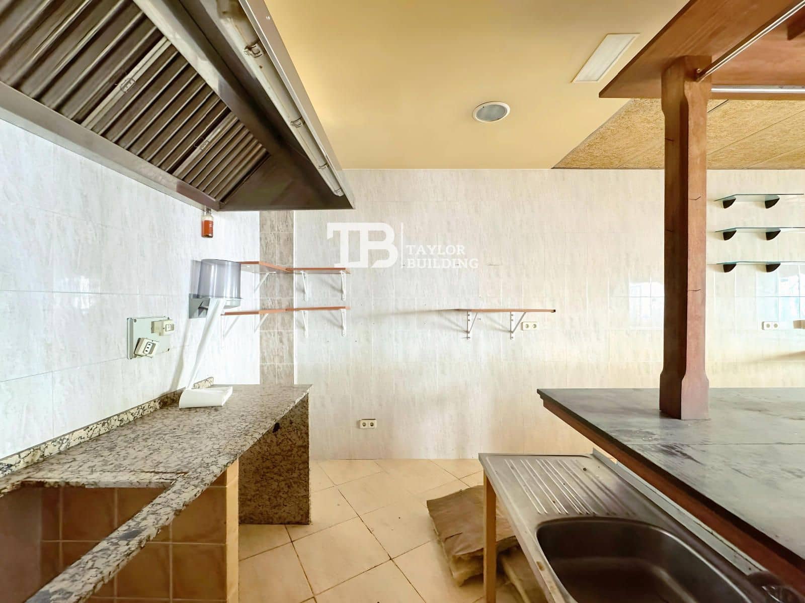 Erhverv til salg i Andratx med garage - € 300.000 (Ref: 9345344)