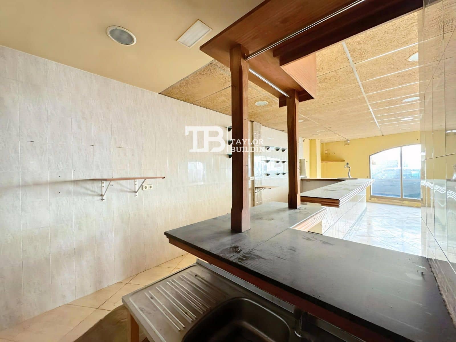 Erhverv til salg i Andratx med garage - € 300.000 (Ref: 9345344)