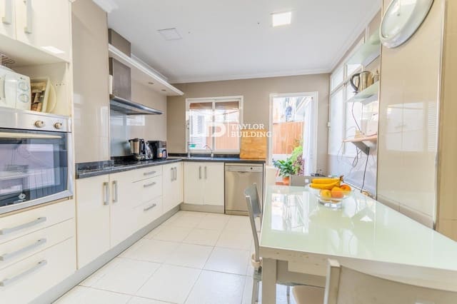 4 bedroom Flat for sale in Plaça de Toros, Palma de Mallorca - € 495,000 (Ref: 9360319)