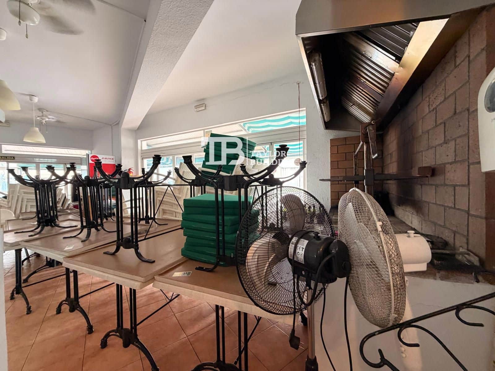 Kaupallinen myytävänä paikassa Santa Ponsa mukana 
autotalli - 149 900 € (Ref: 9467765)