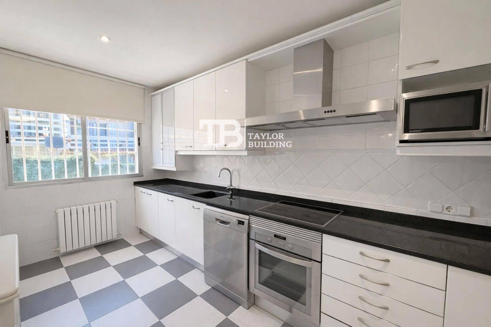 4 bedroom Townhouse for sale in Cala Mayor with pool garage - € 900,000 (Ref: 9734994)