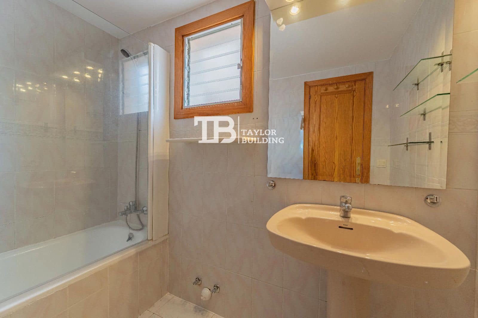 2 bedroom Flat for sale in Peguera / Paguera with pool garage - € 365,000 (Ref: 9736027)