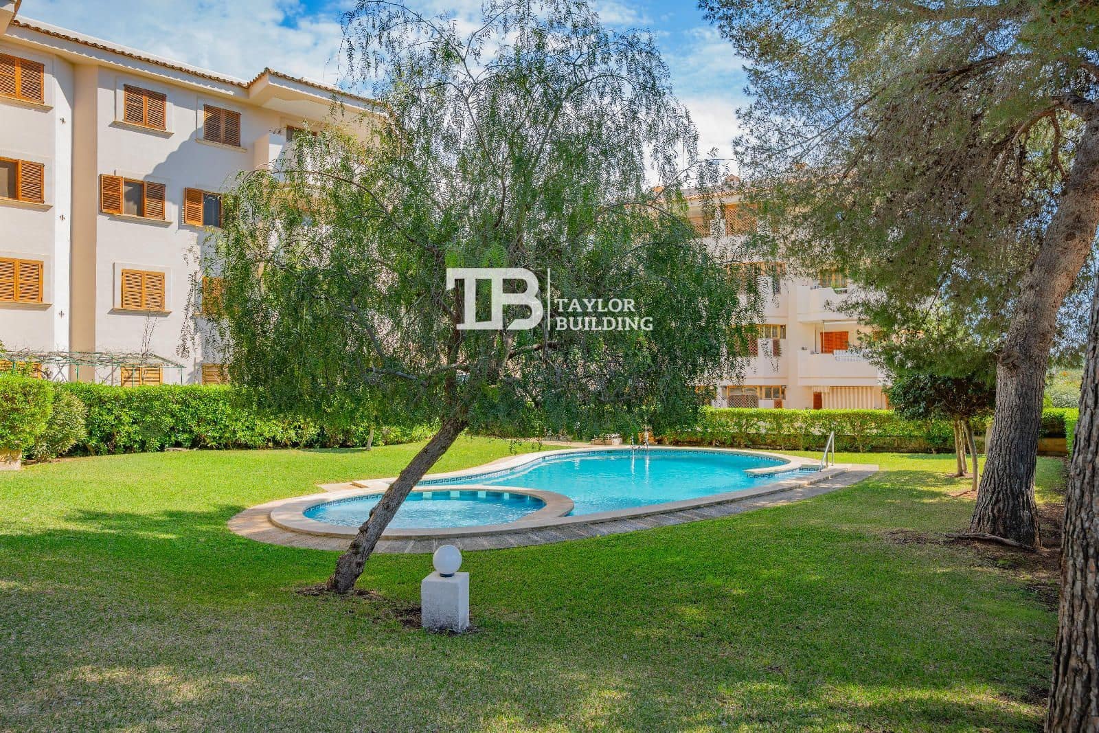 2 bedroom Flat for sale in Peguera / Paguera with pool garage - € 365,000 (Ref: 9736027)