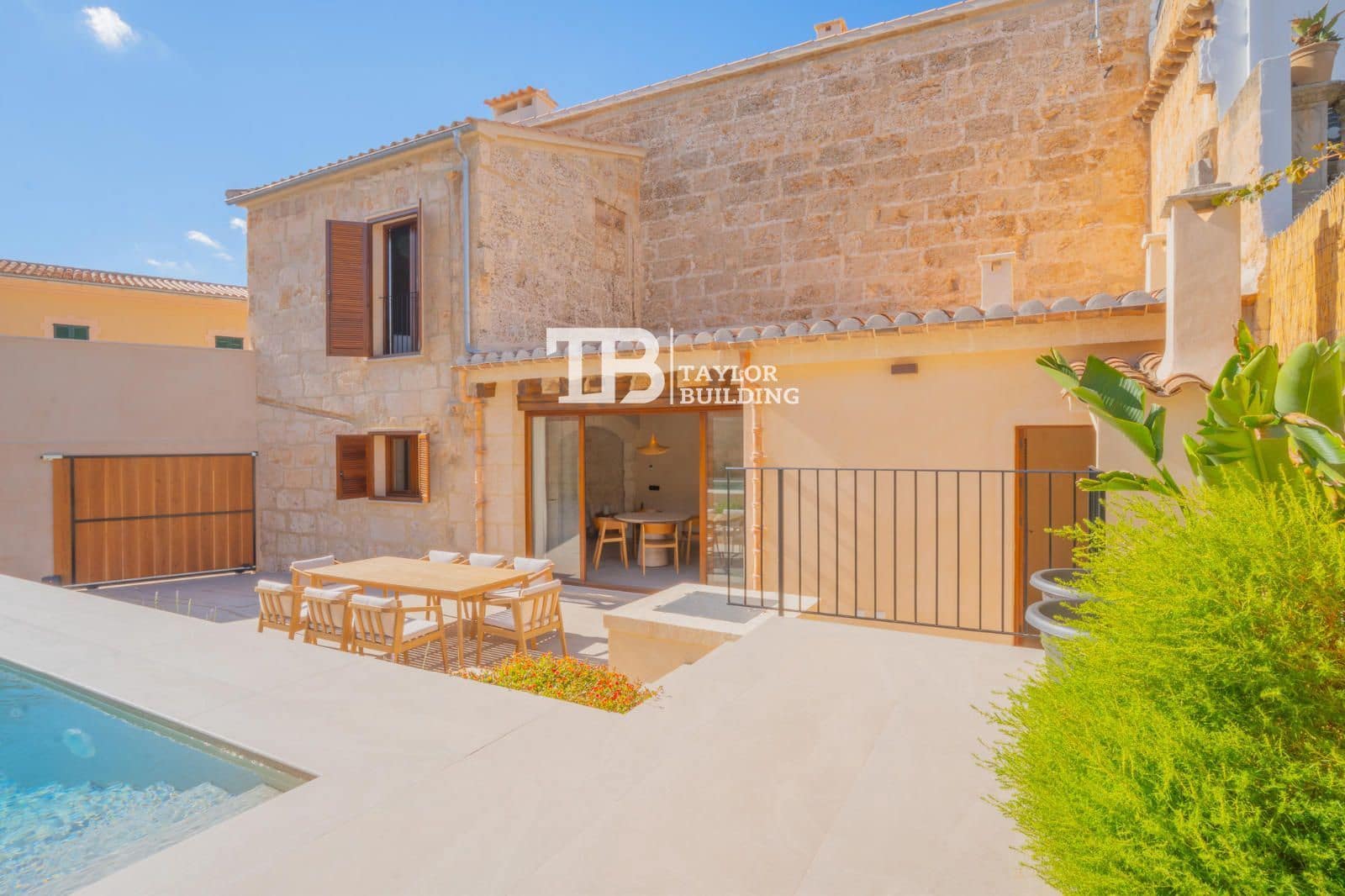4 bedroom Villa for sale in Muro with pool garage - € 995,000 (Ref: 9740061)