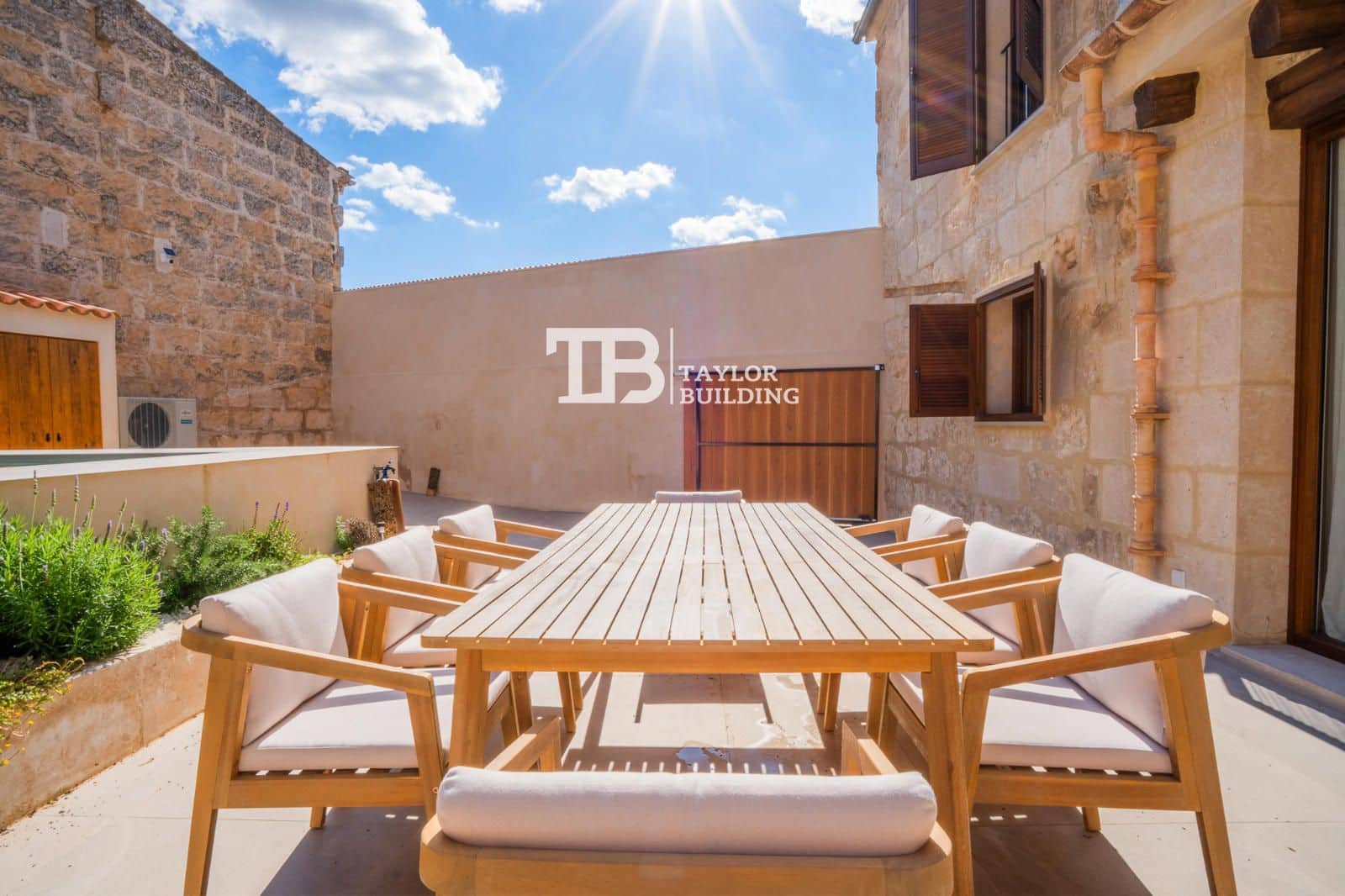 4 bedroom Villa for sale in Muro with pool garage - € 995,000 (Ref: 9740061)