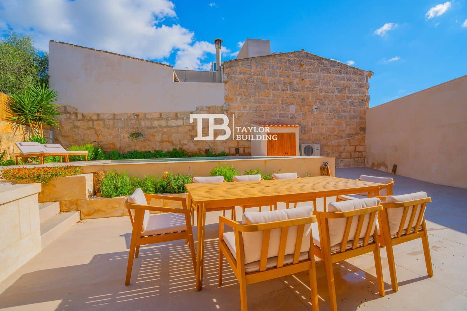 4 bedroom Villa for sale in Muro with pool garage - € 995,000 (Ref: 9740061)