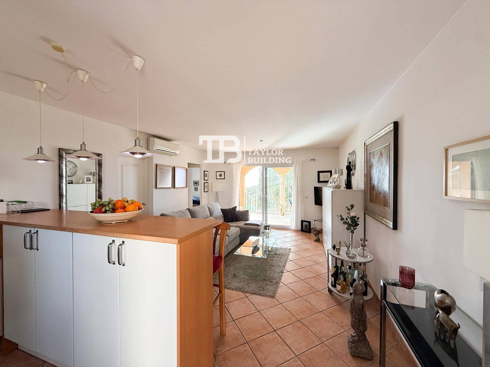 Piso de 2 habitaciones en Tolleric en venta con piscina garaje - 399.000 € (Ref: 9776993)