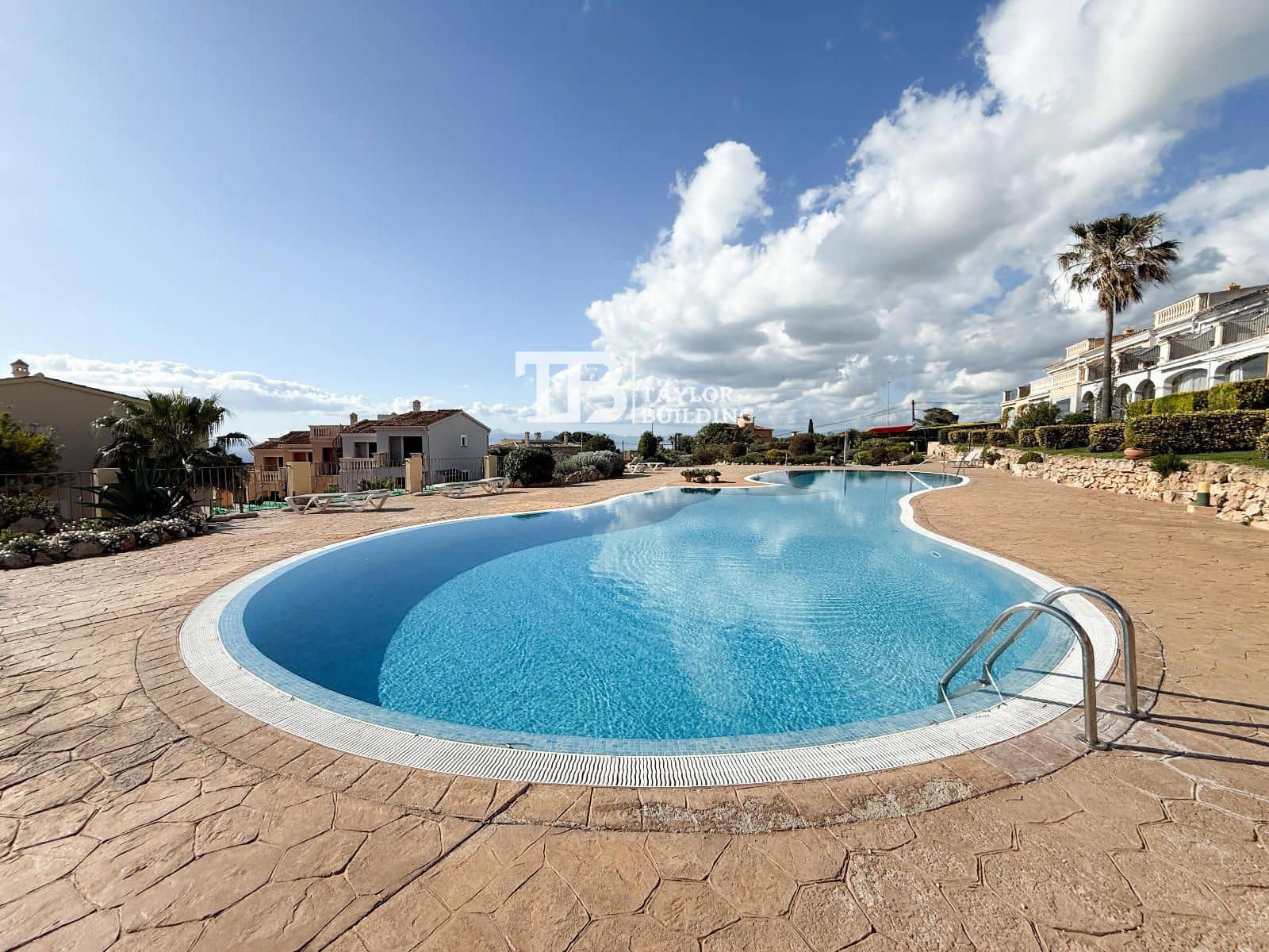 Piso de 2 habitaciones en Tolleric en venta con piscina garaje - 399.000 € (Ref: 9776993)