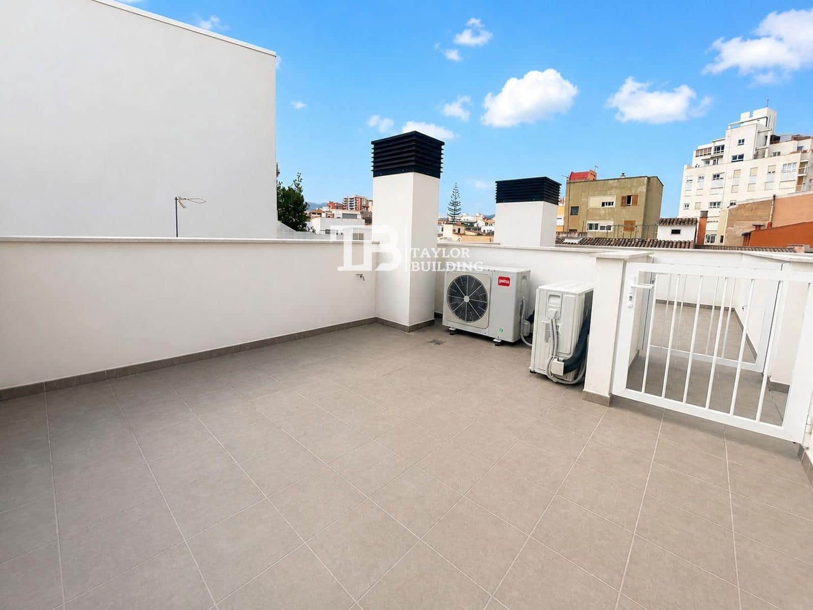 3 bedroom Flat for rent in Palma de Mallorca - € 2,500 (Ref: 9810452)