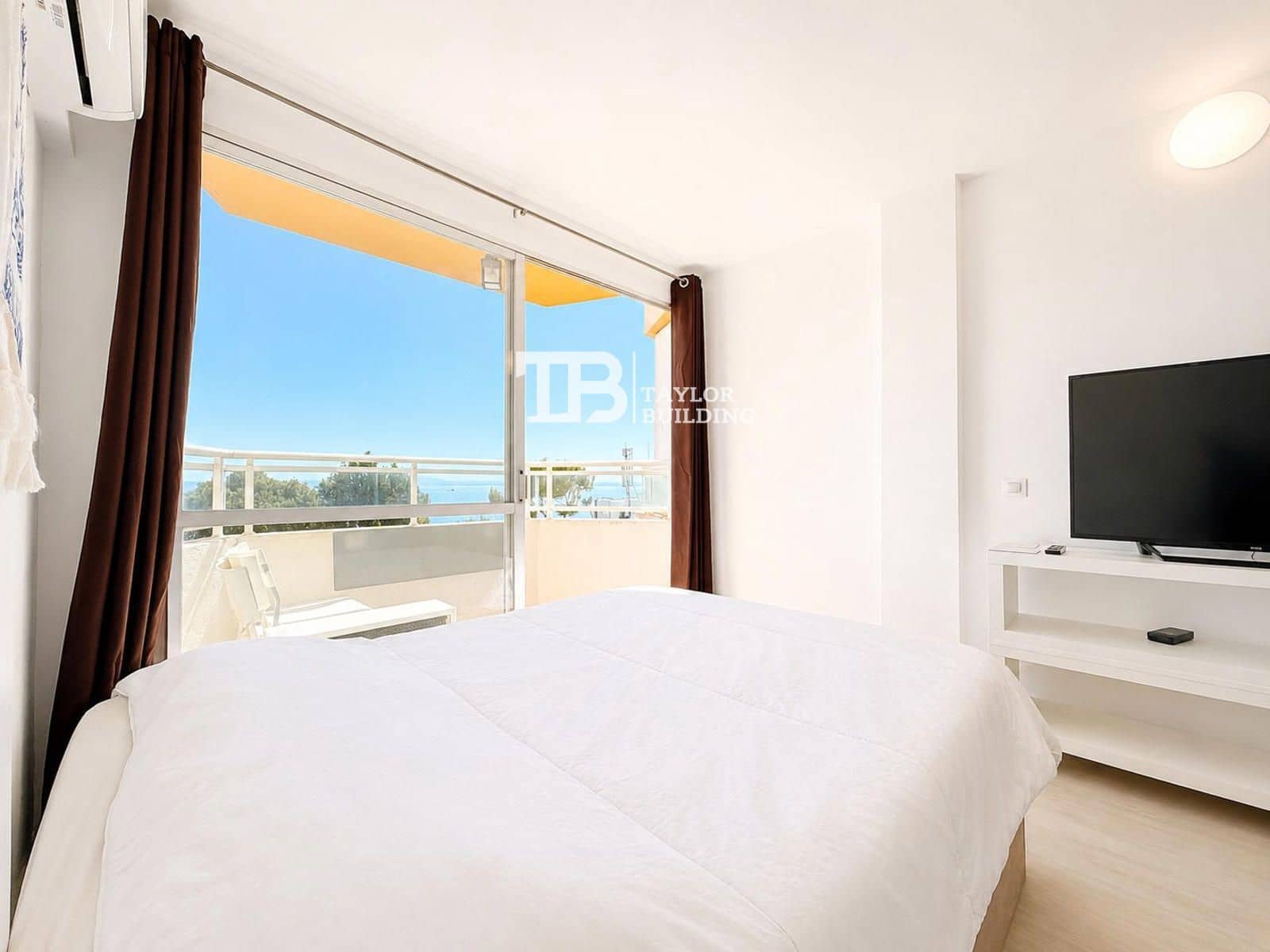 Flat for sale in Illetas with pool - € 280,000 (Ref: 9827721)