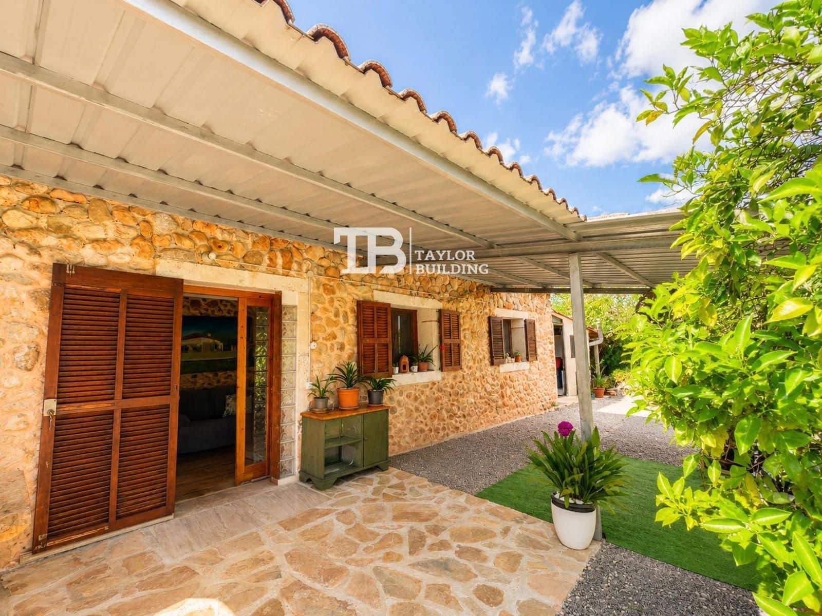 1 soverom Villa til salgs i Llubi med garasje - € 320 000 (Ref: 9852196)