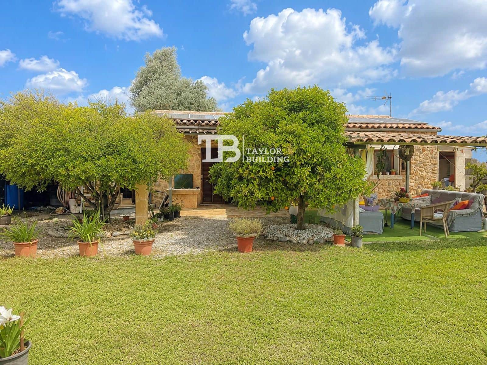 1 soverom Villa til salgs i Llubi med garasje - € 320 000 (Ref: 9852196)