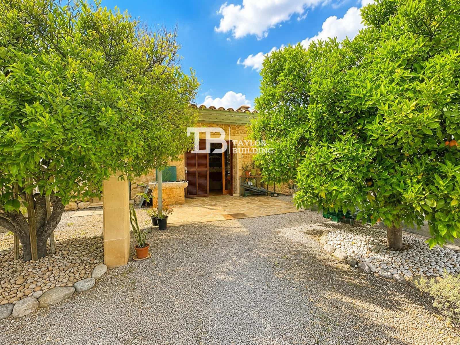 1 soverom Villa til salgs i Llubi med garasje - € 320 000 (Ref: 9852196)