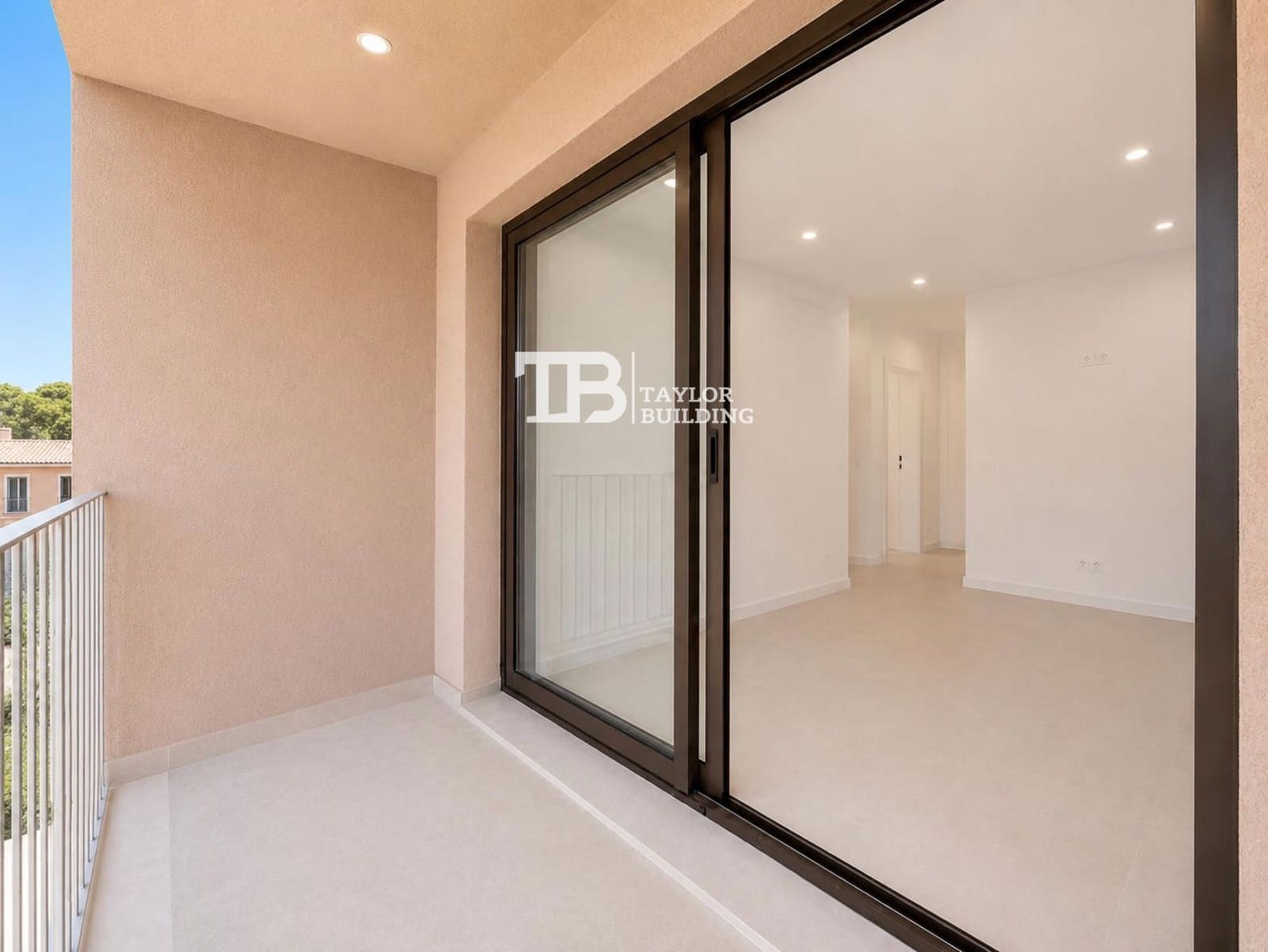 2 bedroom Flat for sale in Son Ferrer - € 329,000 (Ref: 9858329)