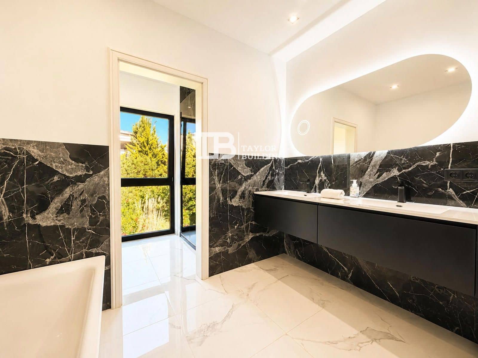 4 slaapkamer Villa te koop in Santa Ponsa met zwembad garage - € 2.990.000 (Ref: 9863703)