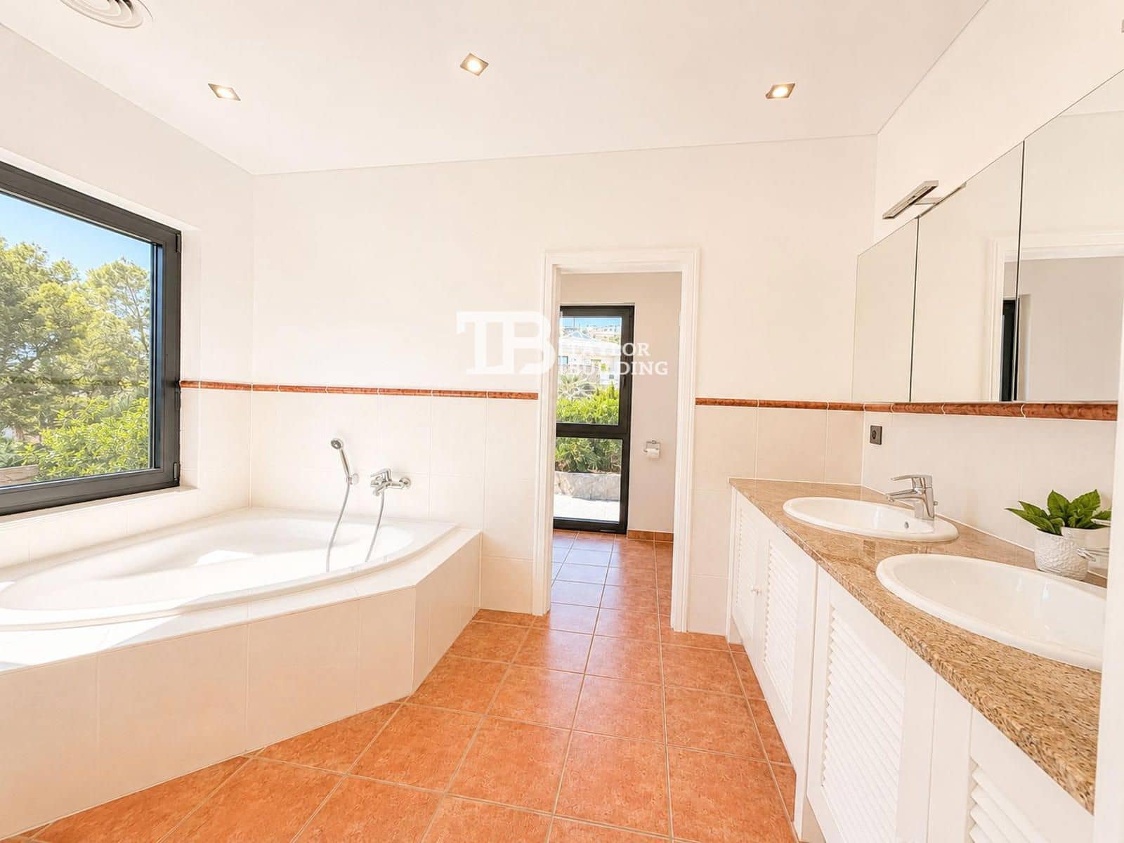 4 slaapkamer Villa te koop in Santa Ponsa met zwembad garage - € 2.990.000 (Ref: 9863703)