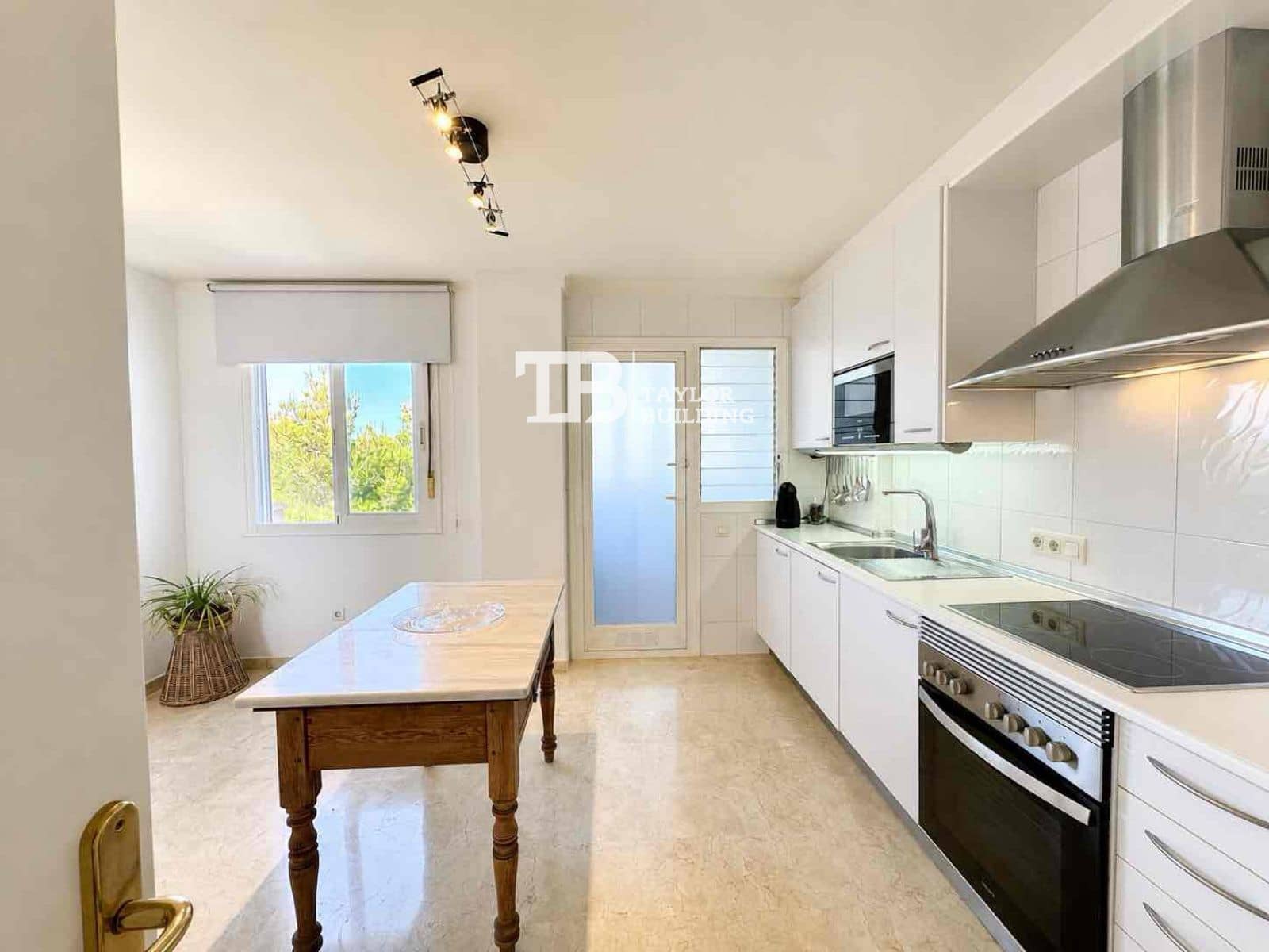 3 slaapkamer Flat te koop in Maioris Decima met zwembad garage - € 569.000 (Ref: 9900706)
