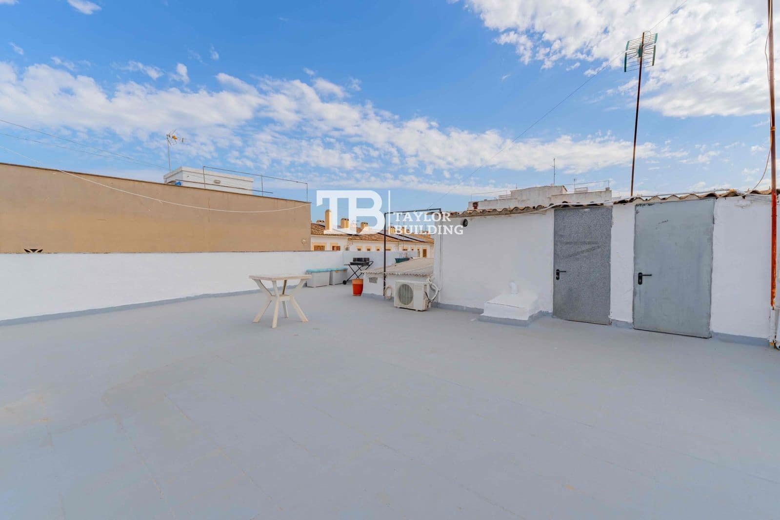 3 bedroom Villa for sale in Palma de Mallorca - € 455,000 (Ref: 9909010)