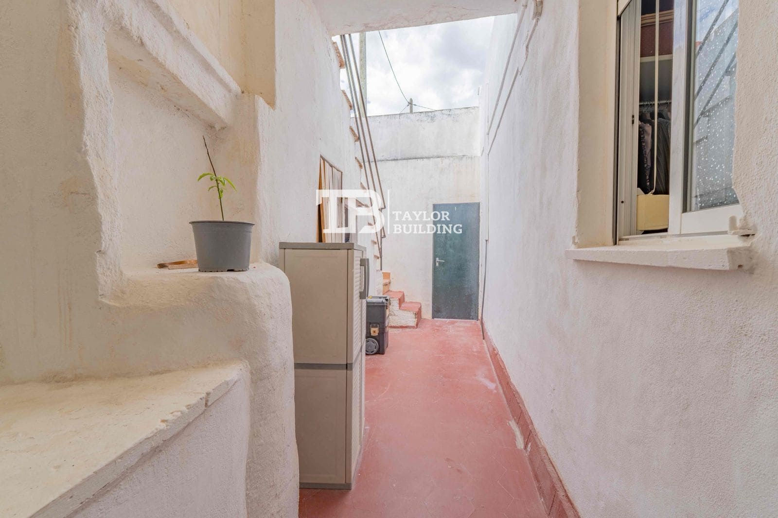3 bedroom Villa for sale in Palma de Mallorca - € 455,000 (Ref: 9909010)