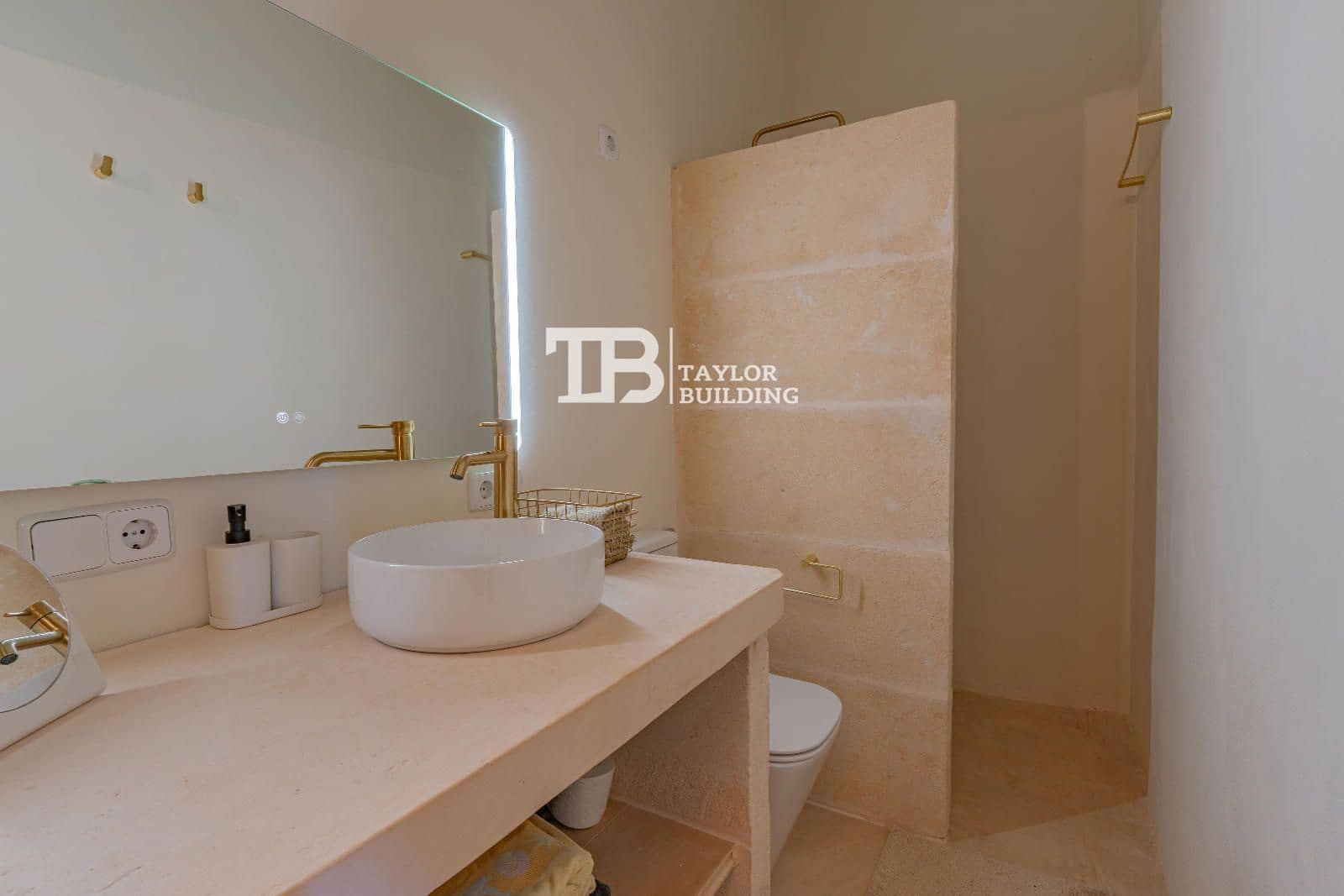 6 bedroom Villa for sale in Sencelles with pool garage - € 1,550,000 (Ref: 9925027)