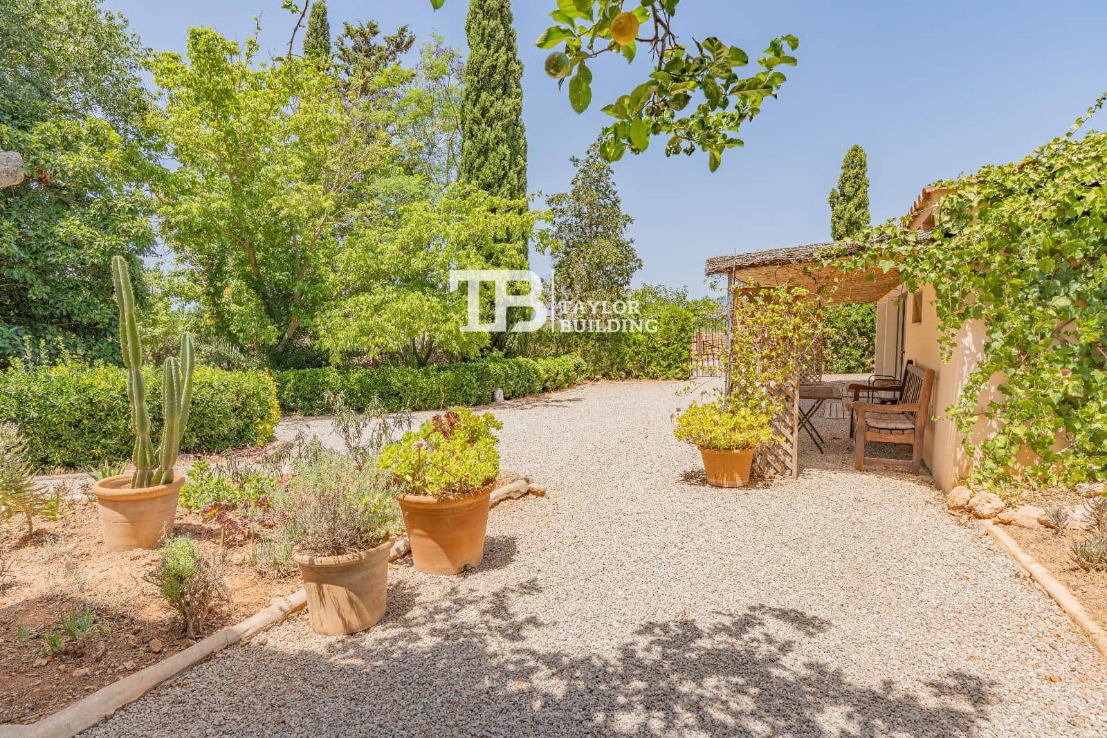 6 bedroom Villa for sale in Sencelles with pool garage - € 1,550,000 (Ref: 9925027)
