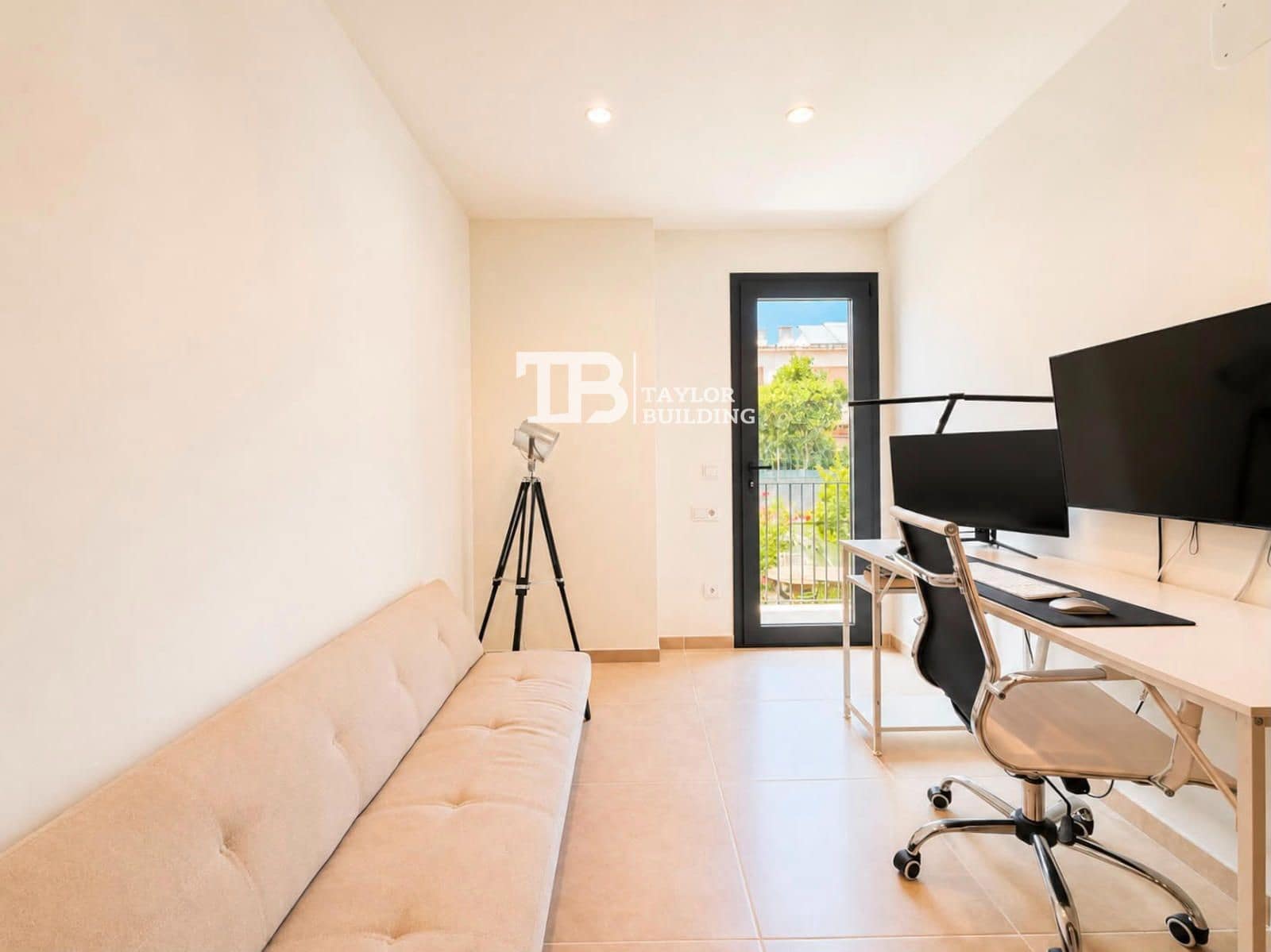 2 bedroom Flat for sale in Son Ferriol with garage - € 515,000 (Ref: 9927952)